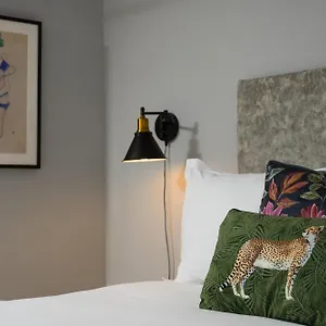 Hotel Eight